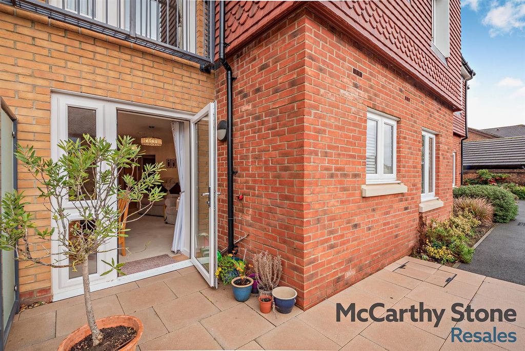 Property photo 1 of 27 8670576-Exterior02-800.Jpg