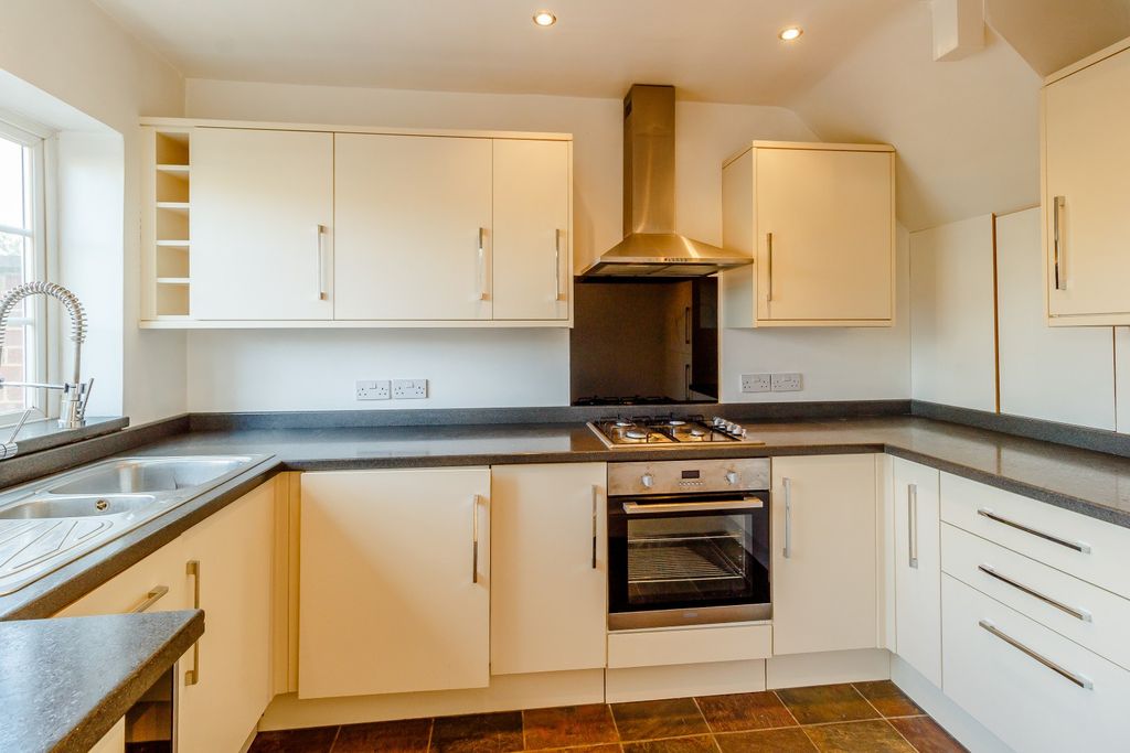 Property photo 3 of 9 Kitchen