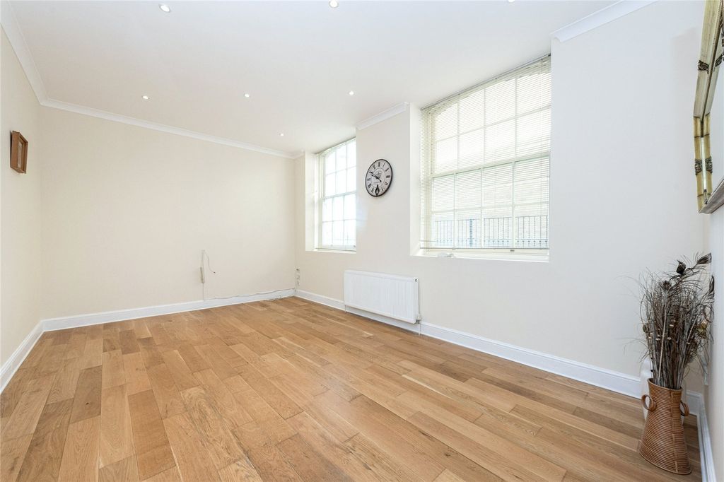 Property photo 2 of 13 Picture No. 30