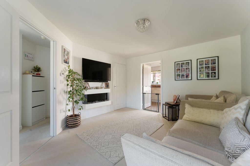 Property photo 2 of 19