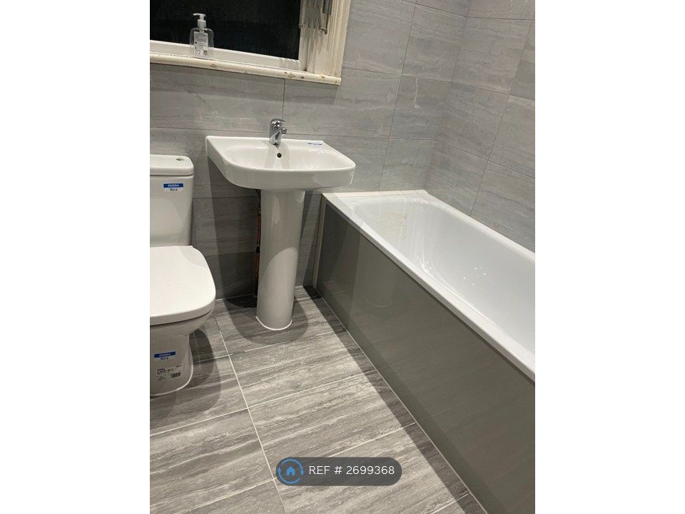 Property photo 2 of 14 Bathroom