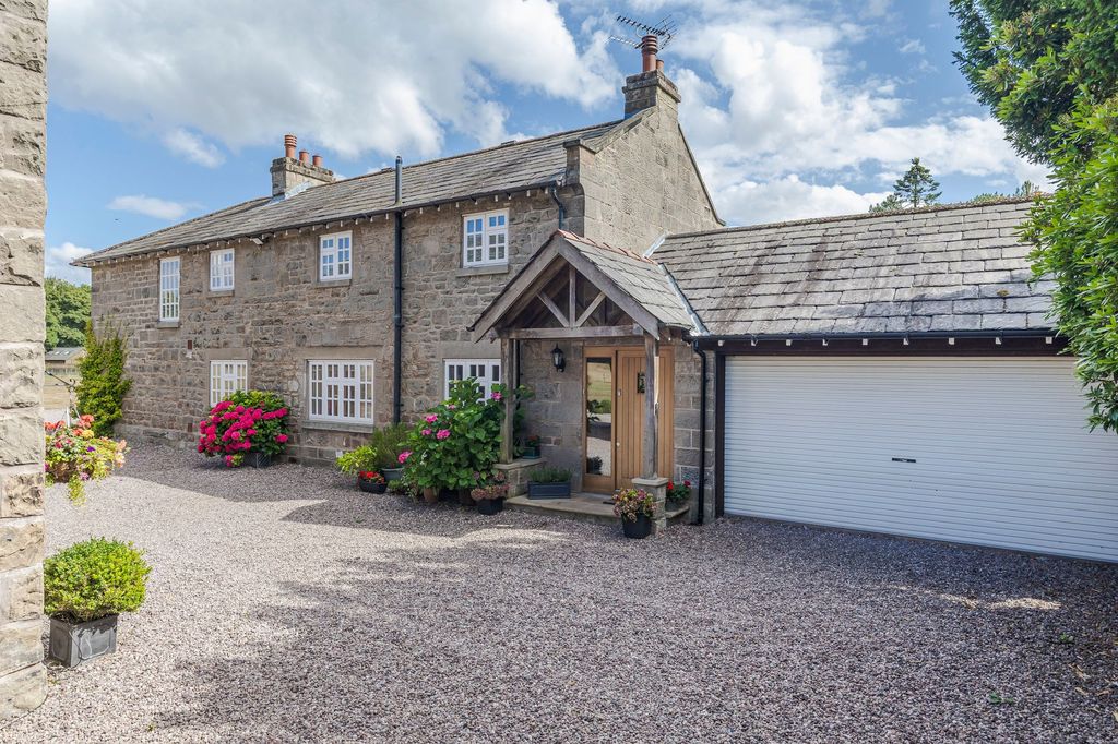 Property photo 2 of 51
