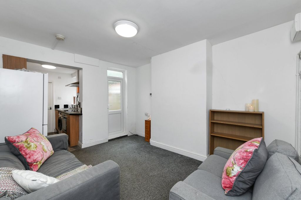 Property photo 2 of 6 Picture No. 21