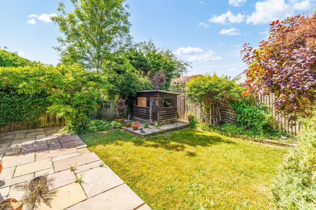 Property photo 3 of 14 Fairway Close