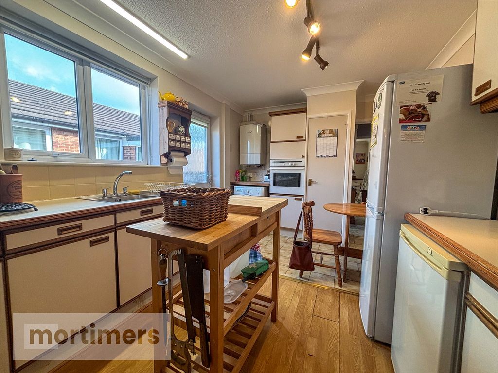 Property photo 2 of 25 Kitchen