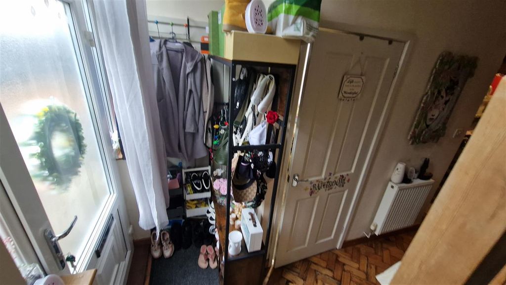 Property photo 2 of 7 Entrance