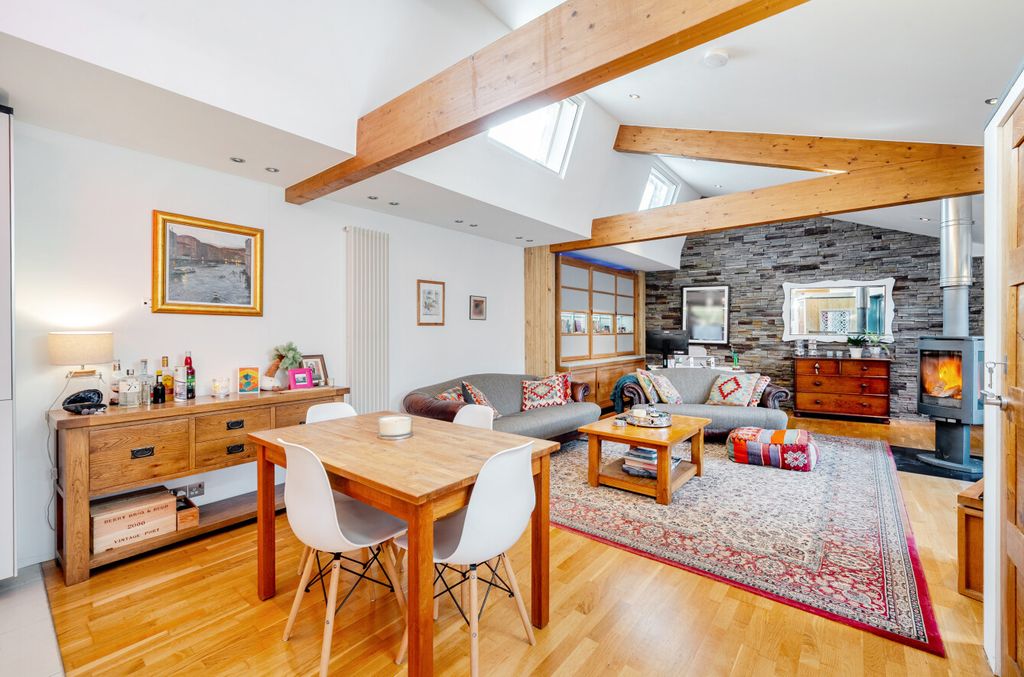 Property photo 1 of 11 1375517-14-6926Fa...