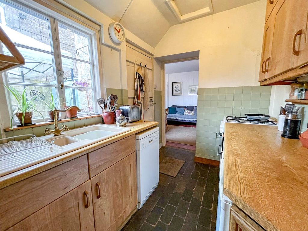 Property photo 3 of 21 Kitchen