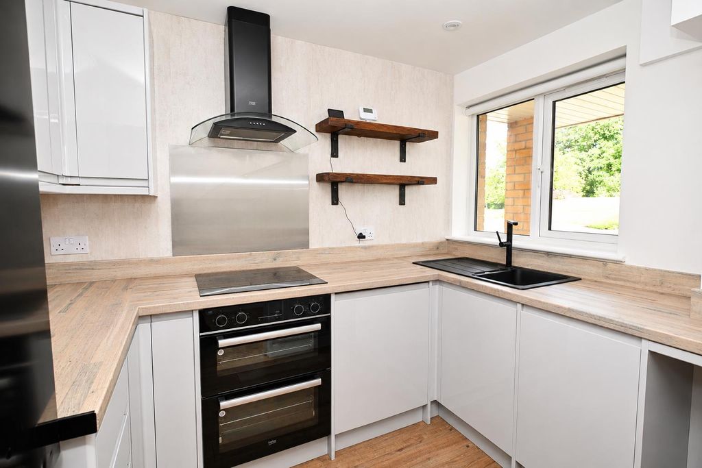 Property photo 2 of 16 Kitchen