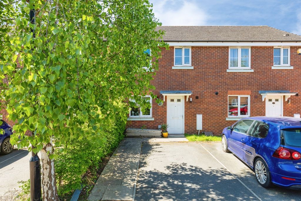Property photo 1 of 11 Approach
