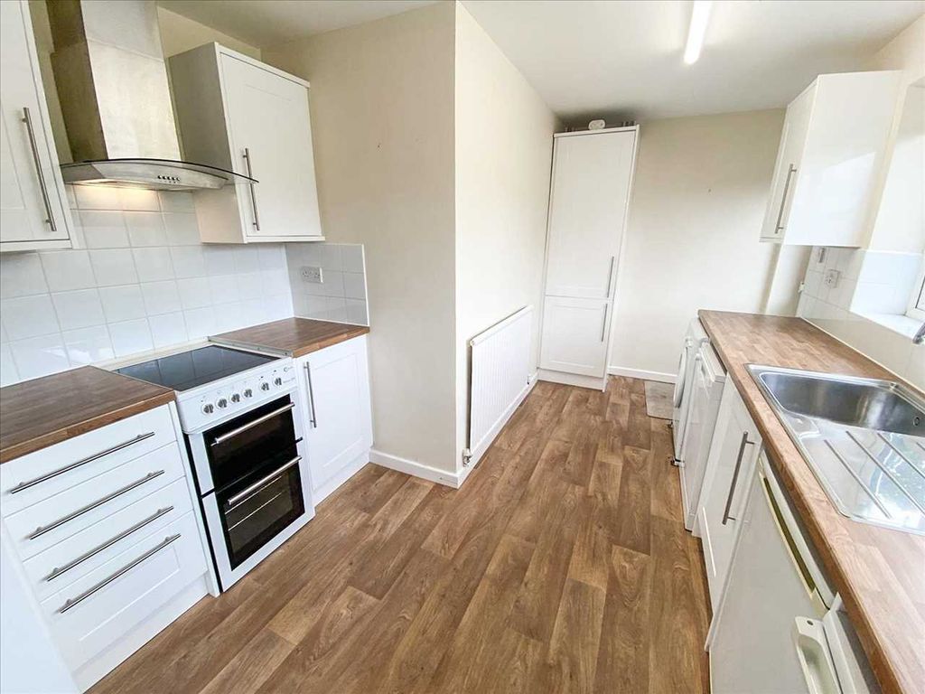 Property photo 3 of 19 Kitchen