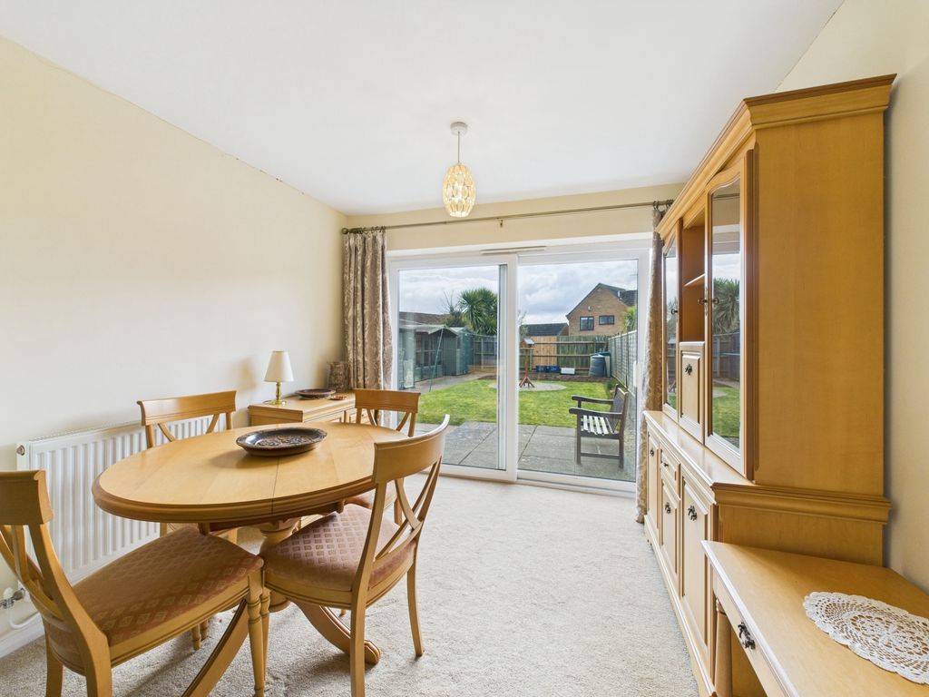 Property photo 3 of 11 Dining Room