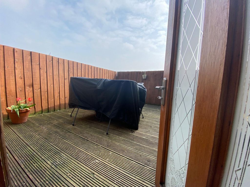 Property photo 3 of 21 Image00006