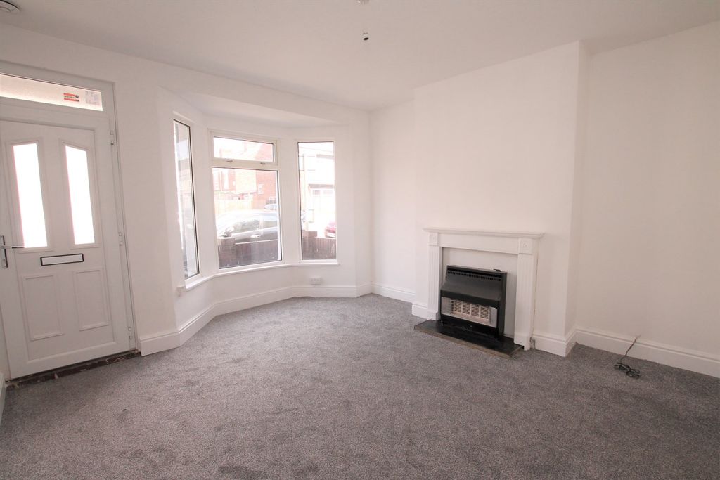 Property photo 3 of 10 Lounge