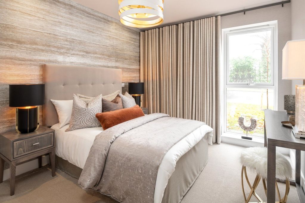 Property photo 1 of 11 Principal Bedroom