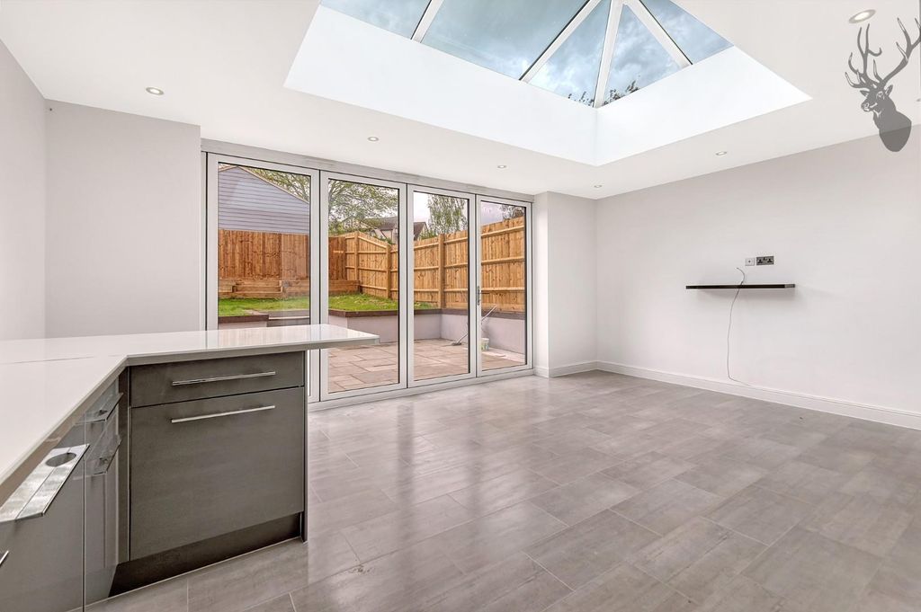 Property photo 3 of 23