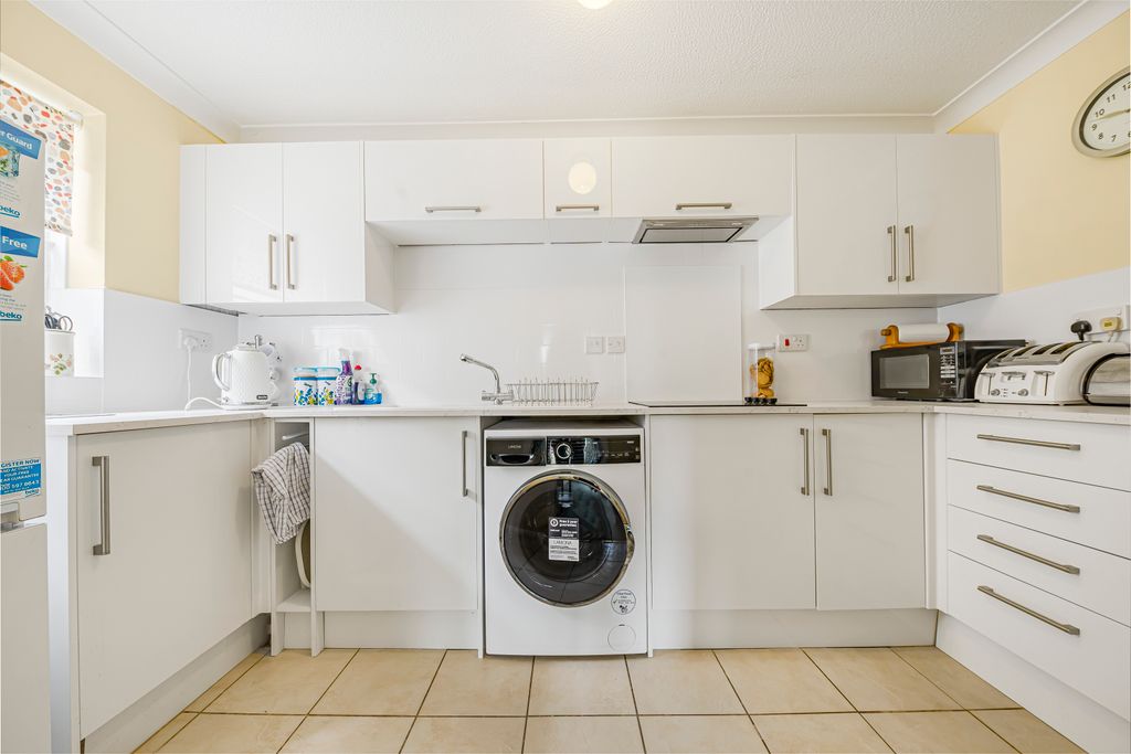 Property photo 1 of 17 Kitchen
