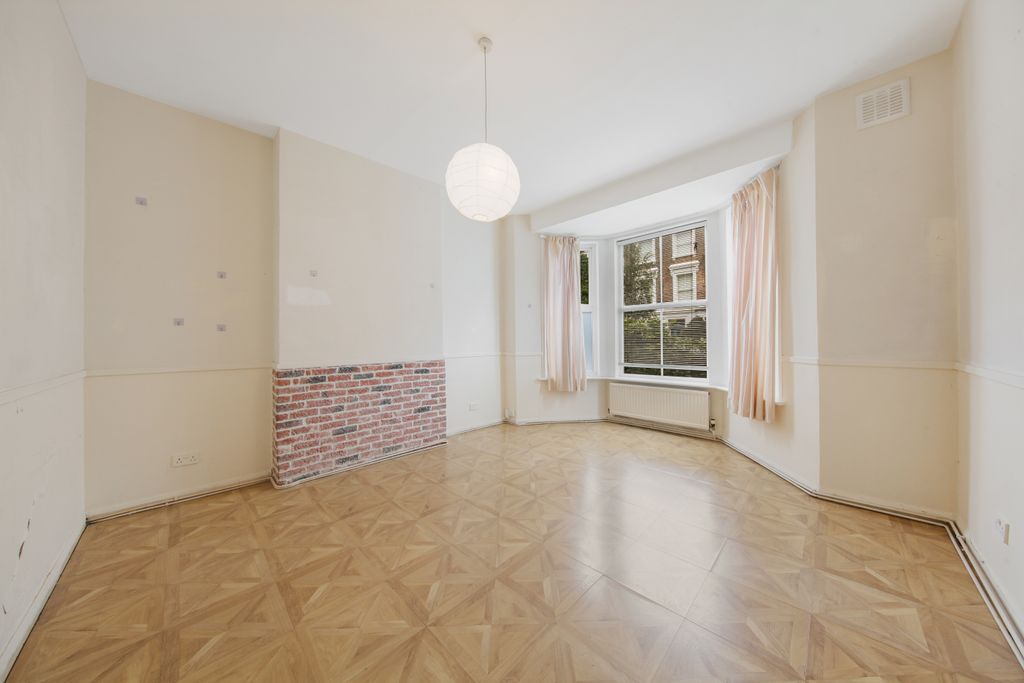 Property photo 3 of 12