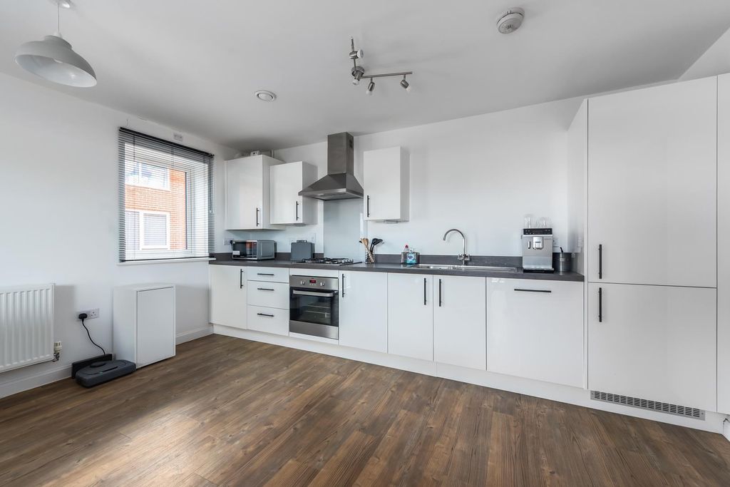 Property photo 2 of 9 Kitchen