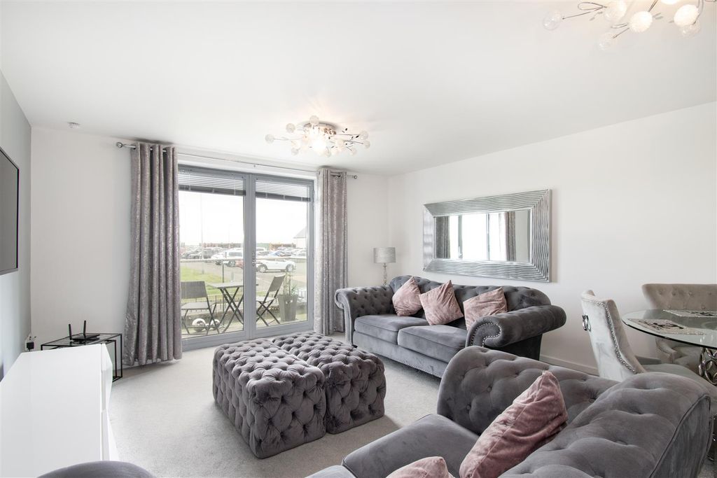 Property photo 2 of 35 Lounge (1).Jpg