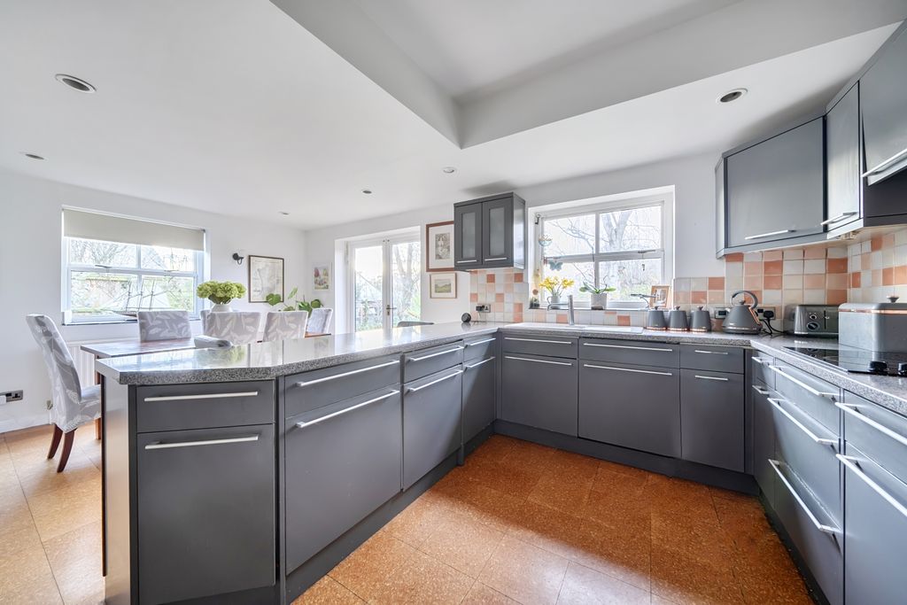 Property photo 2 of 22 1401401-14-696E632629d46