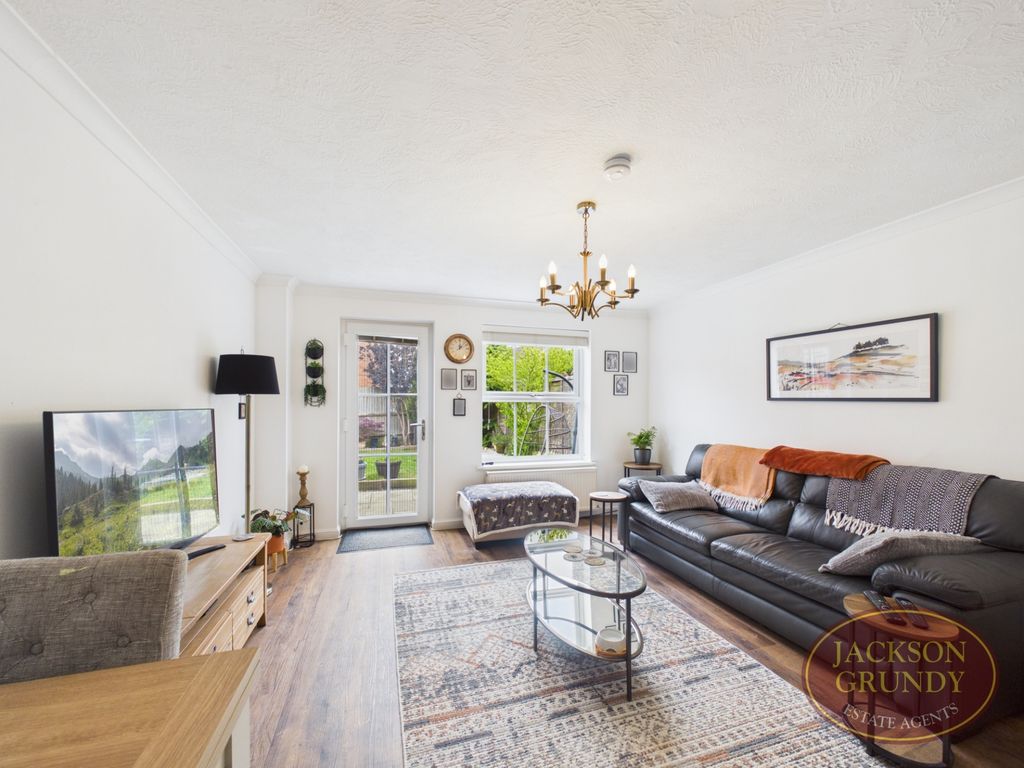 Property photo 2 of 15 Langsett Close