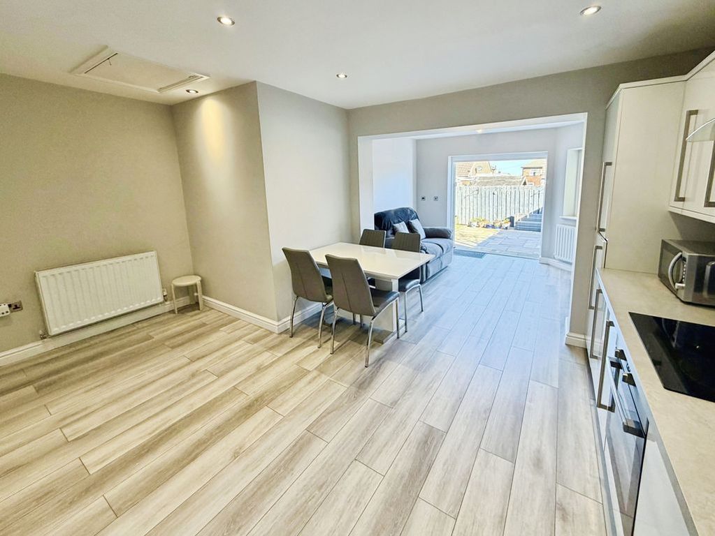 Property photo 3 of 12 Photo 5