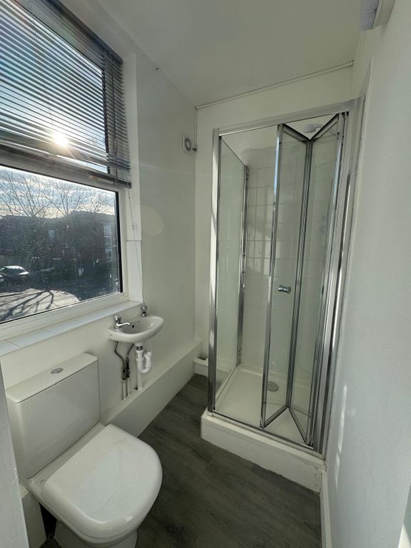 Property photo 3 of 11 Shower