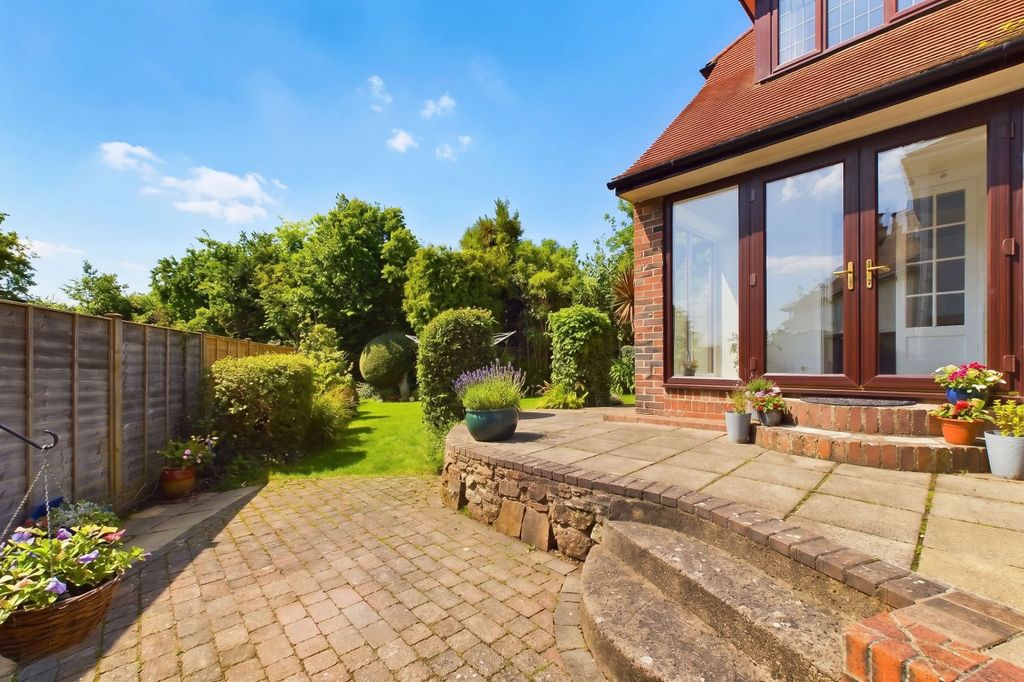 Property photo 2 of 25