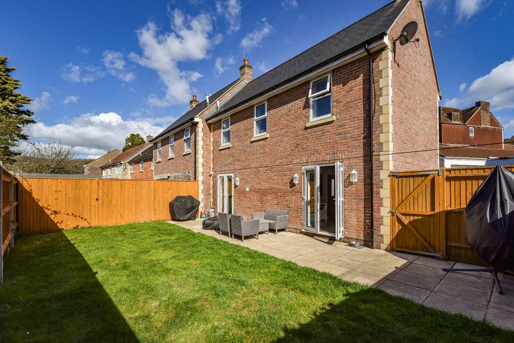 Property photo 2 of 25