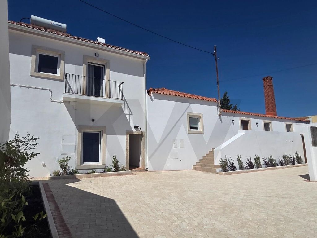 Property photo 1 of 32 Two Renovated Homes T4 + T2 In The Historic Zone Of Porto Salvo, Oeiras