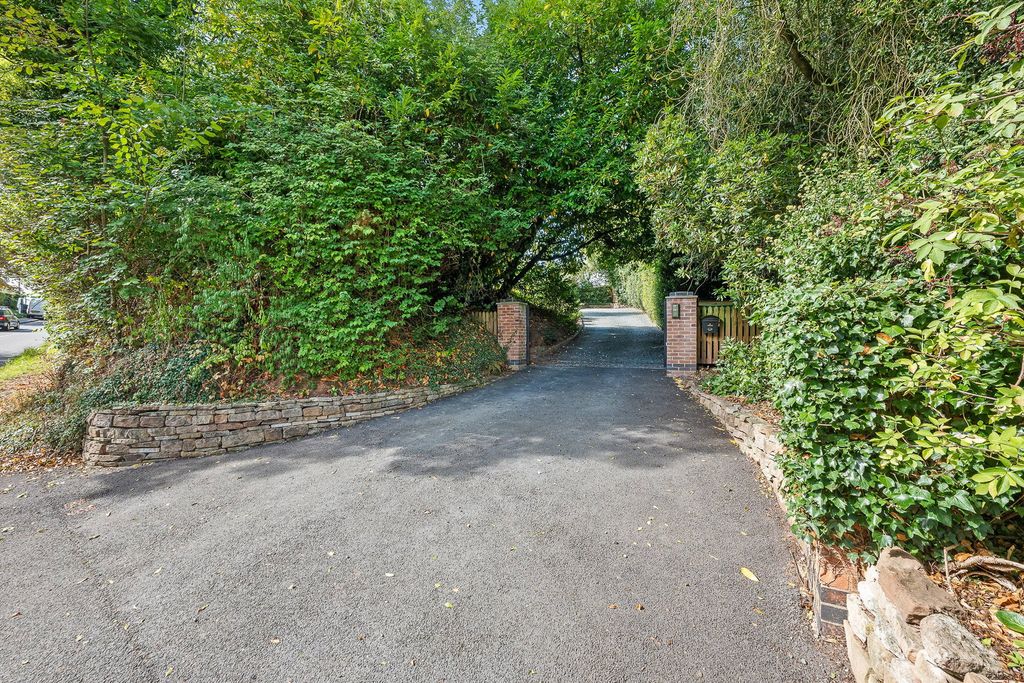 Property photo 2 of 35