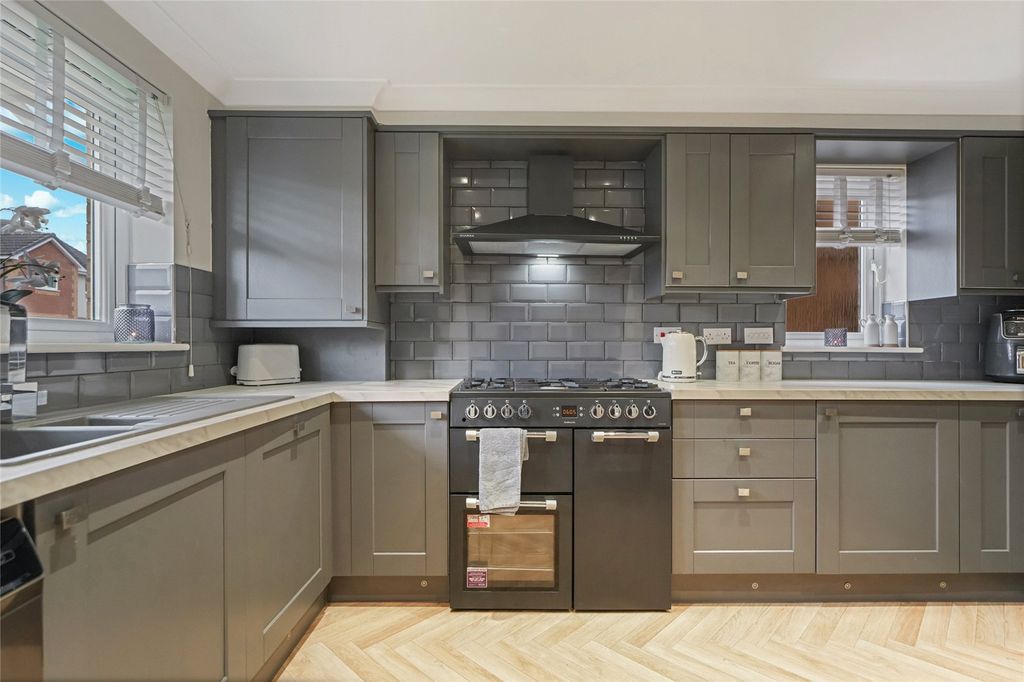 Property photo 3 of 22 Kitchen