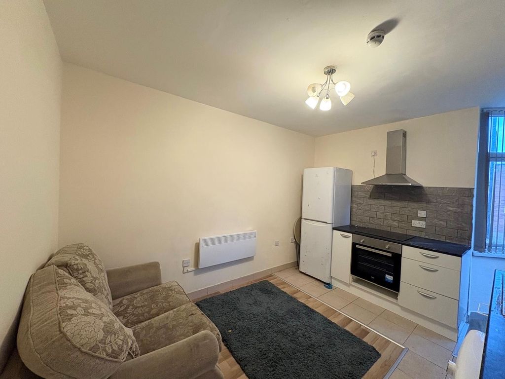 Property photo 3 of 6 Bedroom