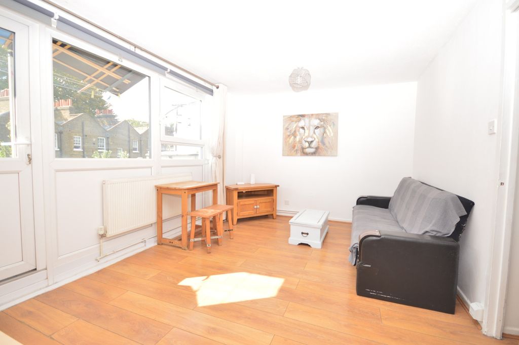 Property photo 1 of 8 3 Double Bedroom Maisonette To Rent