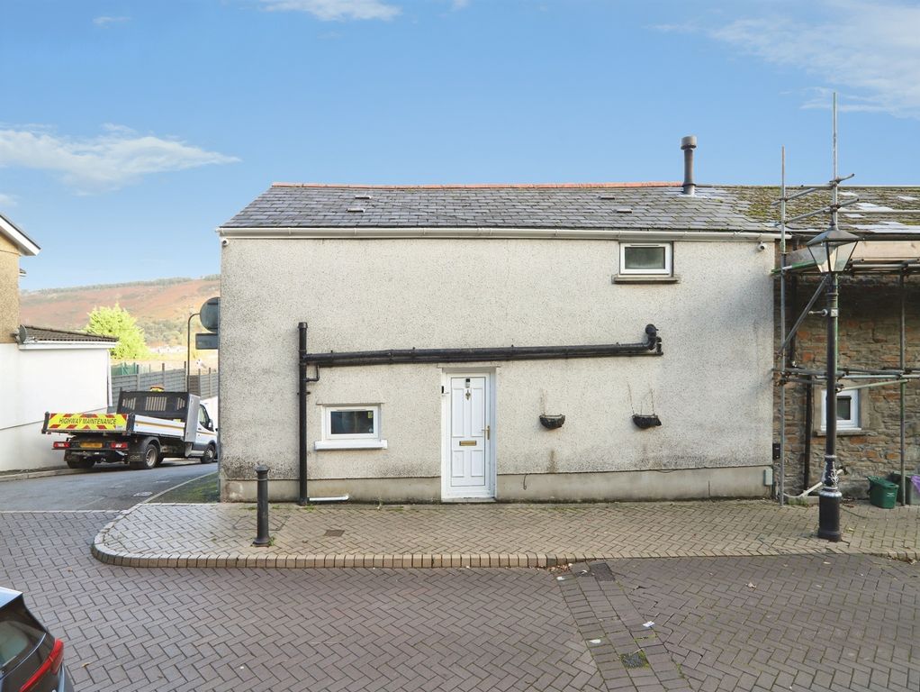 Property photo 1 of 18