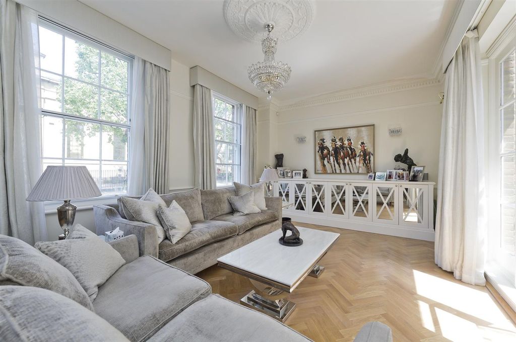 Property photo 2 of 19 1B Eaton Sq-6978.Jpg