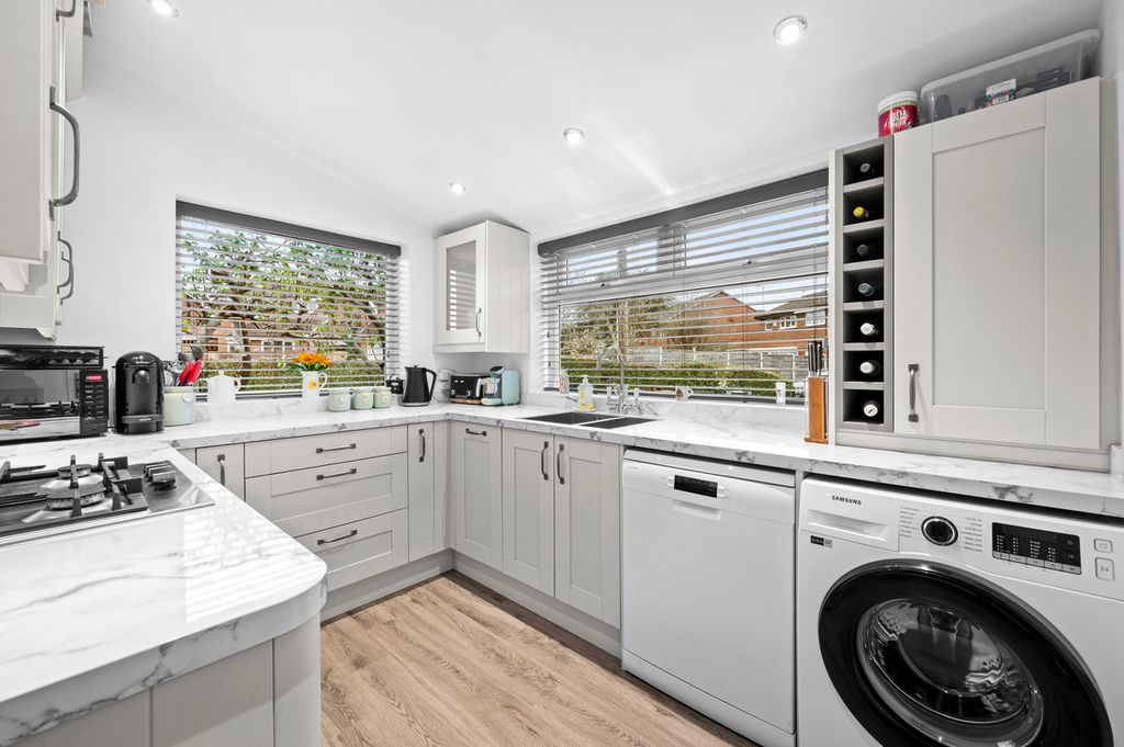 Property photo 2 of 34