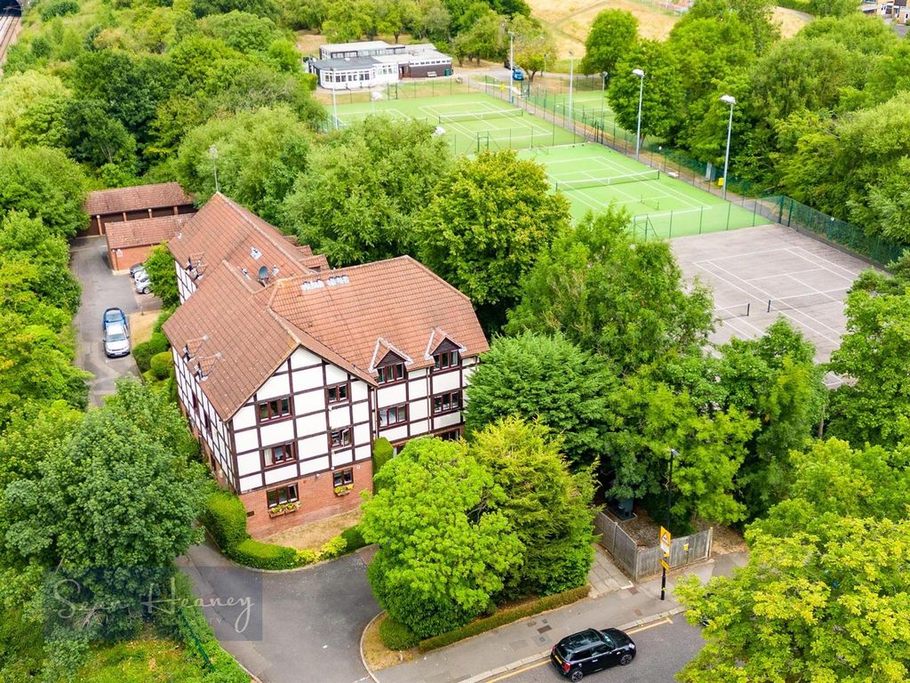 Property photo 2 of 17