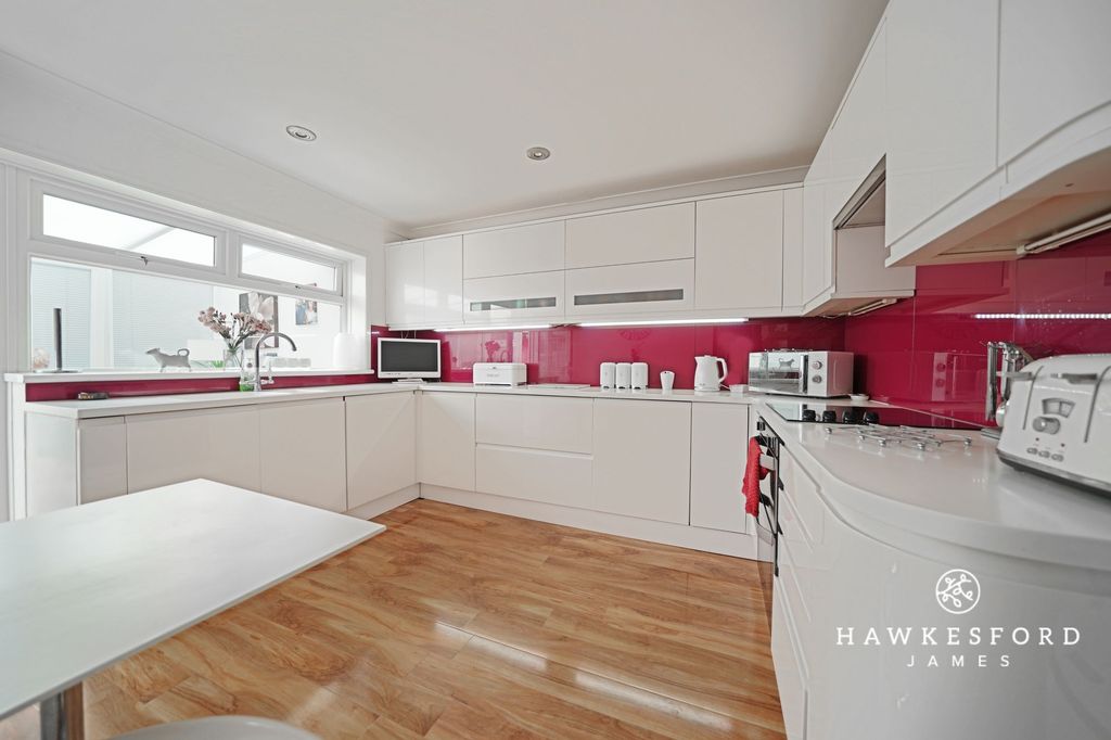 Property photo 3 of 16 Chalkwell Road, Sittingbourne - Kitchen