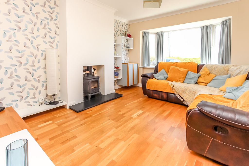 Property photo 2 of 21 Lounge