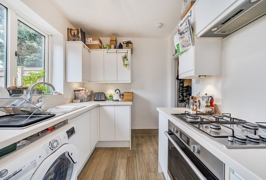 Property photo 3 of 9 1365989-6-68F0Beb...