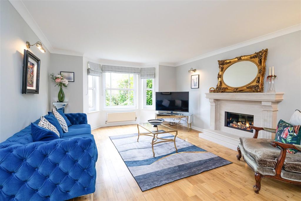 Property photo 2 of 26