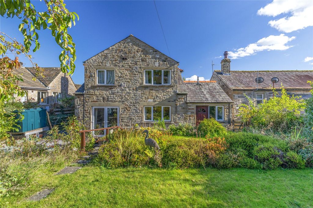 Property photo 3 of 23 House And Garden