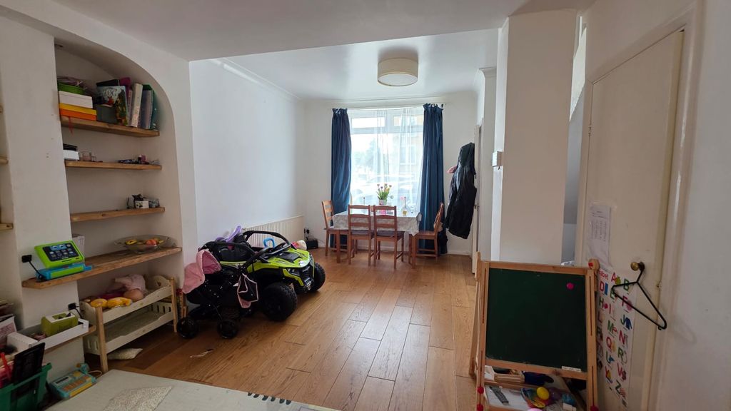 Property photo 3 of 13