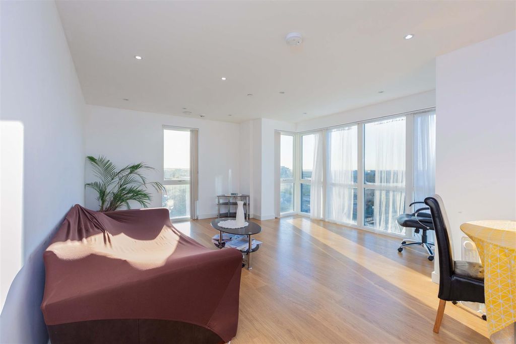 Property photo 2 of 15 108 Lexington Apt-14.Jpg