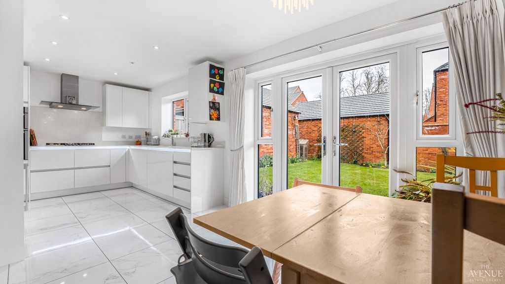 Property photo 3 of 33 4972693