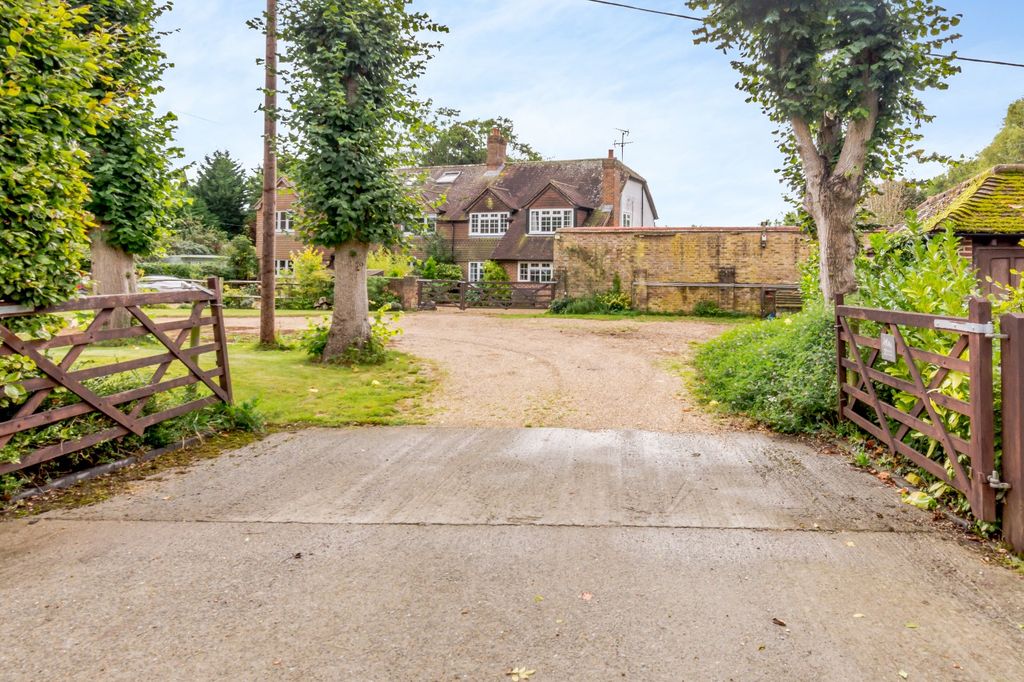 Property photo 1 of 30 Wychwood Farm House