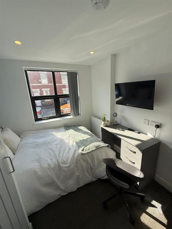 Property photo 3 of 10 Room 1 - 2.Jpeg