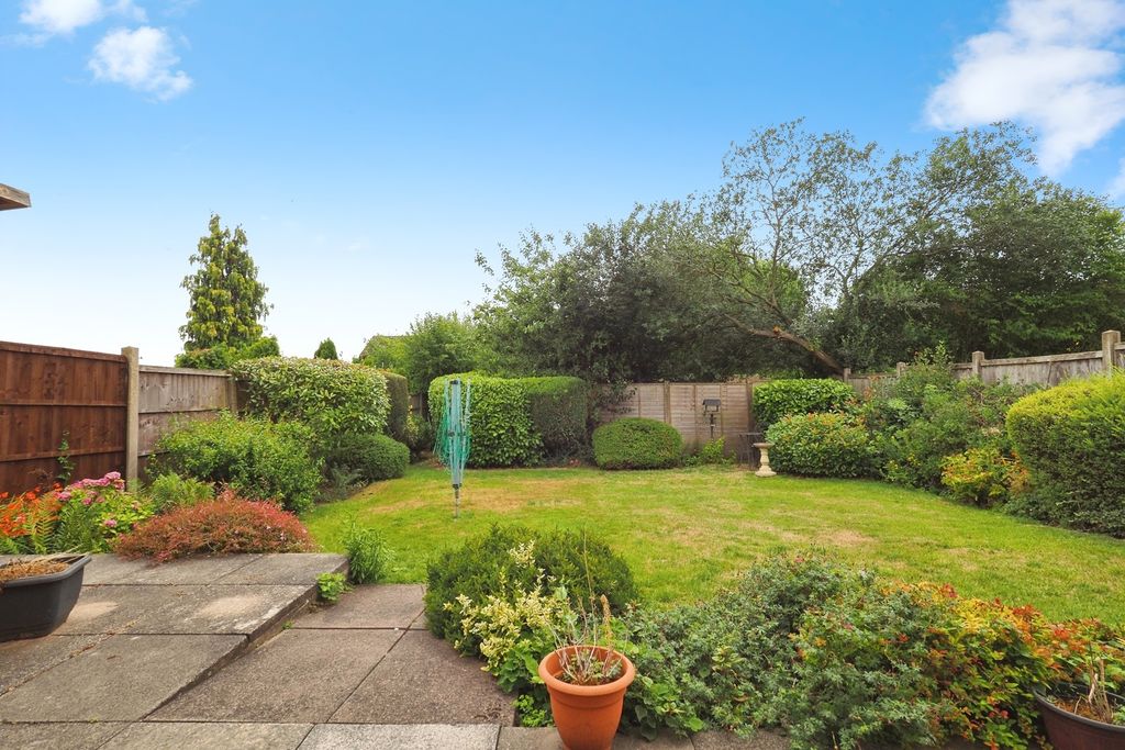 Property photo 2 of 16 Garden